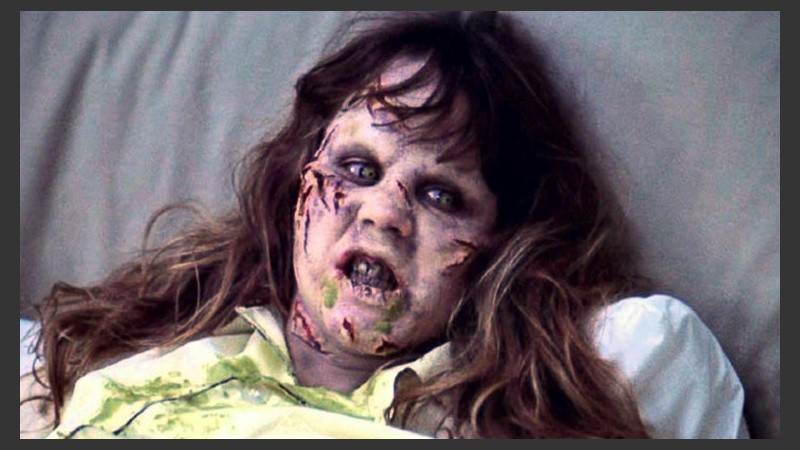 La adaptación cinematográfica de “El exorcista” está centrada en Regan, una niña de doce años victima de fenómenos paranormales. Fue estrenada en 1973.