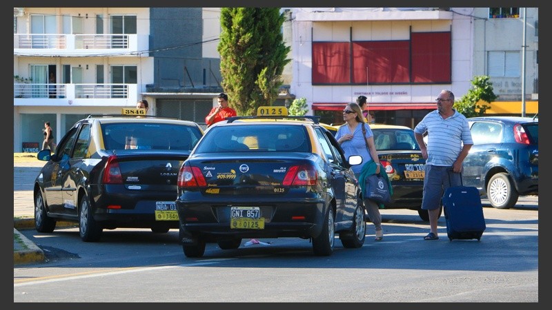 Piquete de taxista en la Terminal. Las personas que llegaban de viaje no pudieron tomar un taxi.