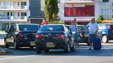 Piquete de taxista en la Terminal. Las personas que llegaban de viaje no pudieron tomar un taxi.