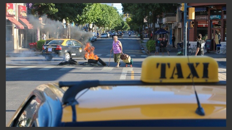 Los taxistas realizaban un piquete frente a la Terminal.