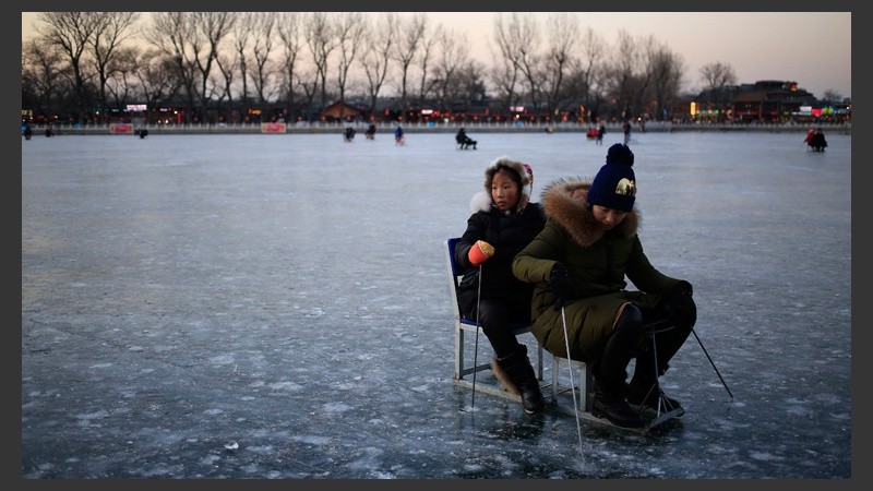 En el lugar se pueden conseguir asientos para recorrer el lago más cómodo. (EFE)