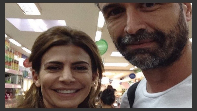 Sonrientes en el super.