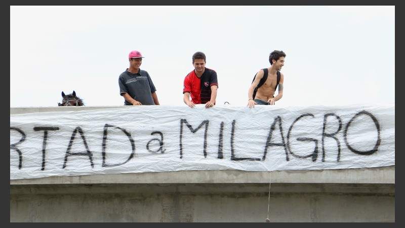 Los manifestantes pidieron por la liberación de la dirigente de la organización  barrial Tupac Amaru.  (Rosario3.com)