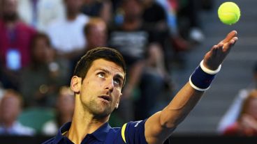 Novak Djokovic se quedó con el abierto de Australia tras vencer al escocés Andy Murray. (EFE)
