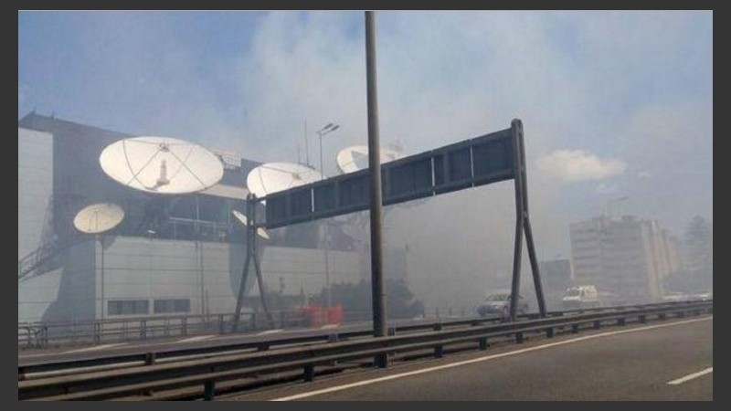 El incendio se inició en un depósito anexo.