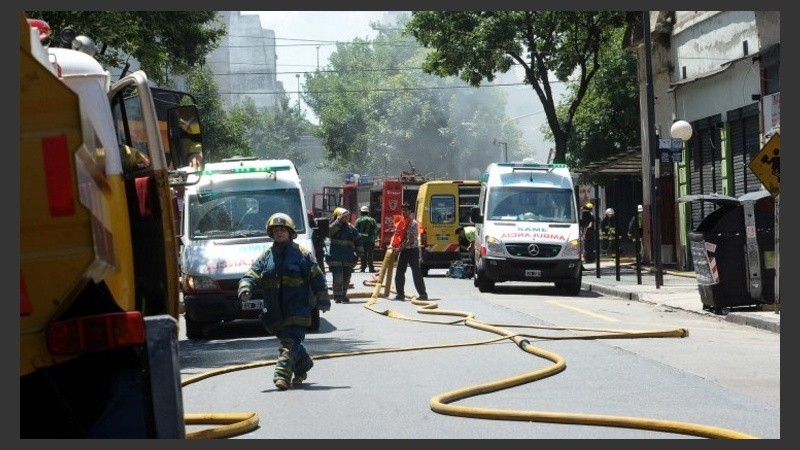 El incendio se inició en un depósito anexo.