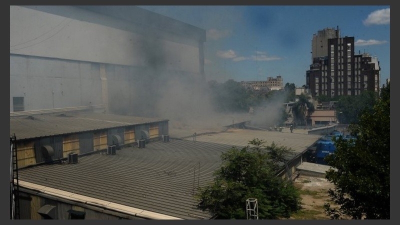 El incendio se inició en un depósito anexo.