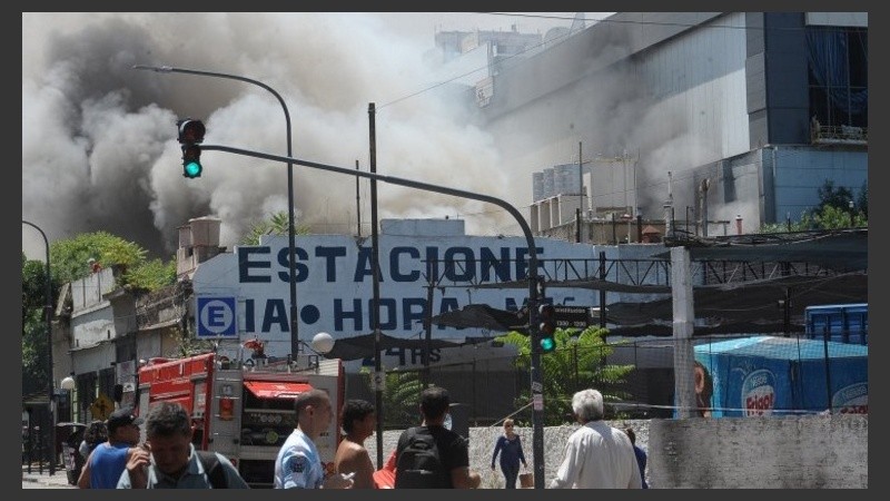 El incendio se inició en un depósito anexo.