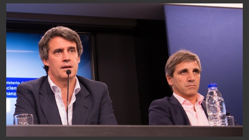 El ministro Prat Gay junto a Caputo, quien hará la presentación en EE.UU.