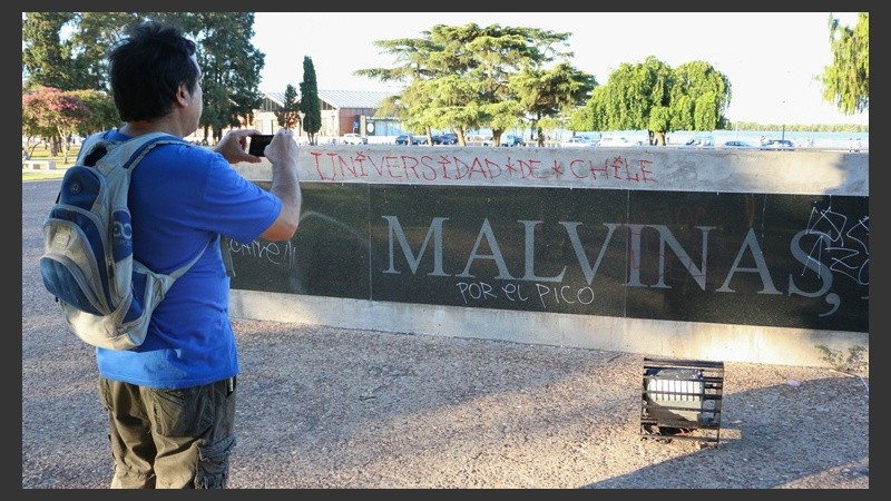 Pintadas y escrituras en el Parque Nacional a la Bandera.