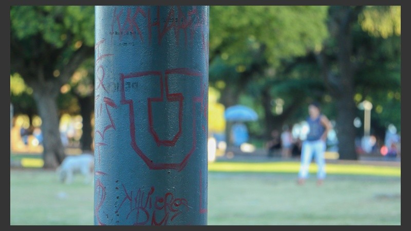 Pintadas y escrituras en el Parque Nacional a la Bandera.