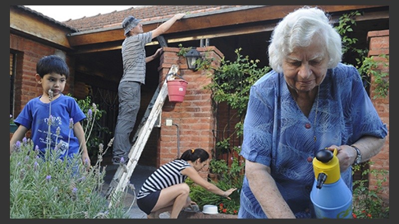 El descacharrado, una de las formas de combatir al dengue. 