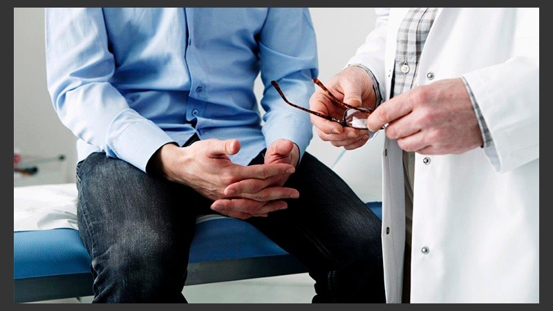 Existe una predisposición familiar para el desarrollo del varicocele.