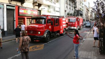 Varias dotaciones de bomberos trabajaron en el lugar.