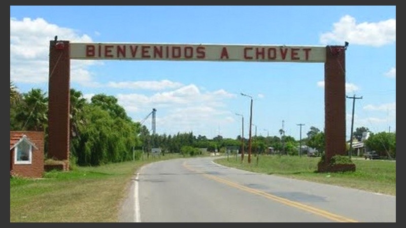 El violador cumplía condena en una comisaría de Chovet. 