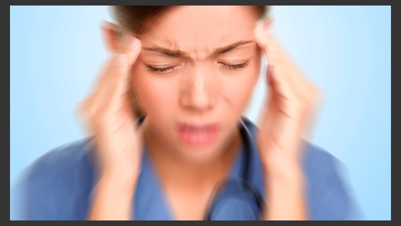 El vértigo se presenta de manera abrupta, súbita y obliga a quien lo padece a estar en reposo.