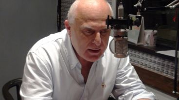 El ex intendente de Rosario visitó el estudio de Radio 2.