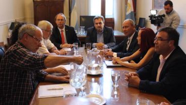 El ministro de Gobierno, Pablo Farías, encabezó la reunión con ATE y UPCN.