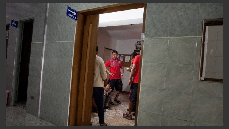 Jugadores del Globo durante la atención en un hospital.