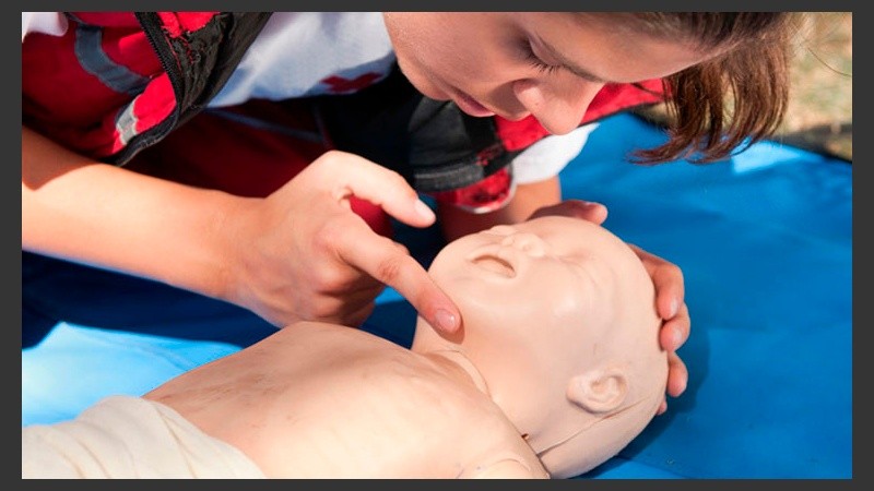 Es importante que los padres aprendan los primeros auxilios básicos para actuar ante estas situaciones.