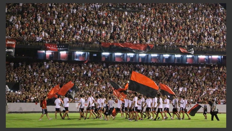 Una multitud en el Coloso para una nueva edición del banderazo. (Alan Monzón/Rosario3.com)