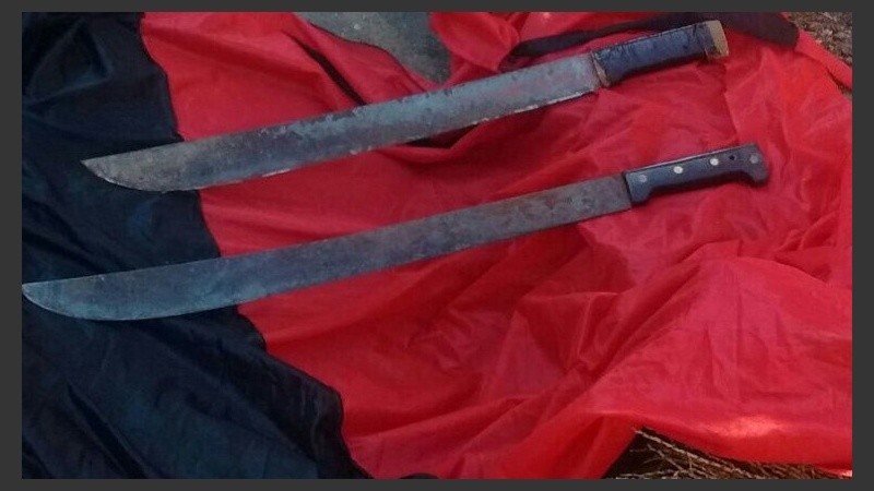 Los machetes que fueron secuestrados en la previa del banderazo. 
