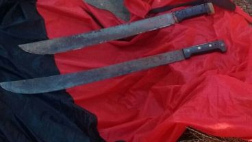 Los machetes que fueron secuestrados en la previa del banderazo.