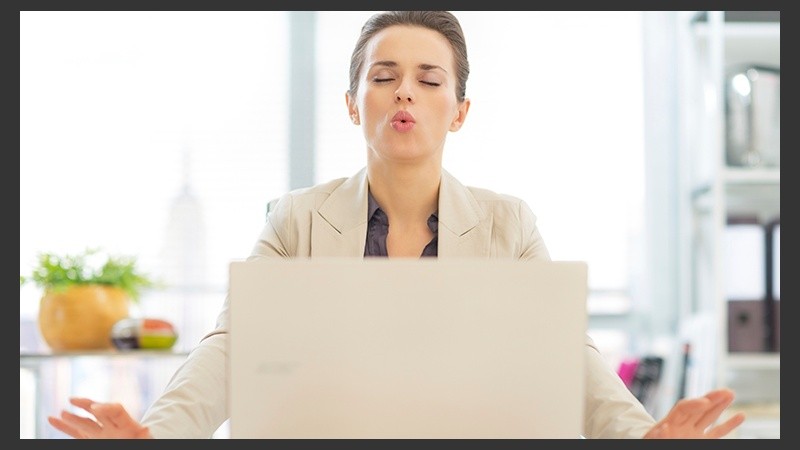 En realidad suspiramos, sin saberlo, unas doce veces por hora, gracias a un sistema cerebral que le ordena al cuerpo hacerlo de forma inconsciente.