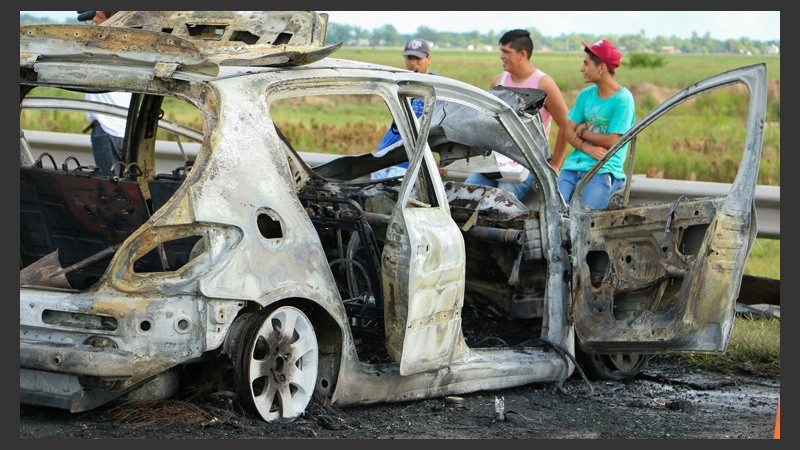 Así quedaron los vehículos tras el accidente en la autopista a Córdoba.