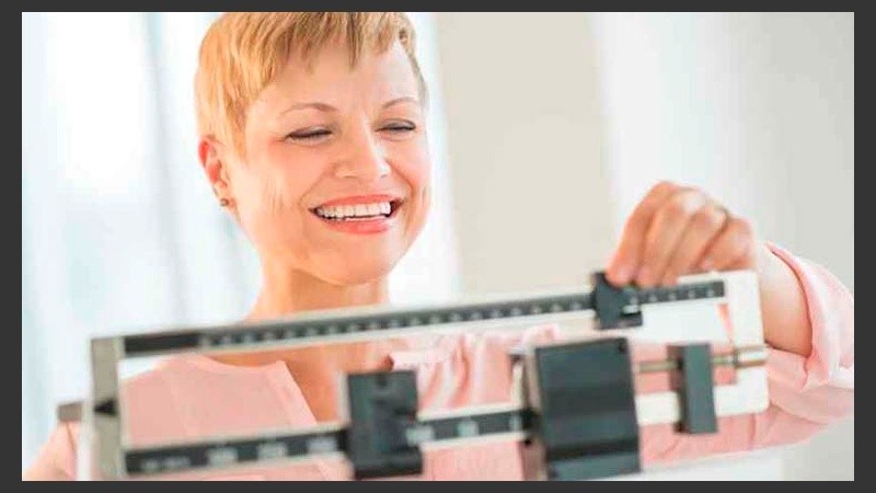 Si la necesidad energética disminuye y la ingesta es igual, el balance es positivo y el peso aumenta.