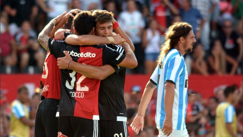 El equipo rojinegro fue otro y pasó por arriba a un débil Racing.