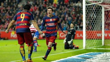 Messi celebra este miércoles ante el Gijón.