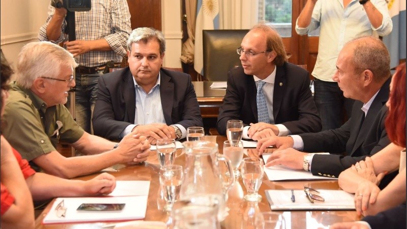 Los ministros Farías y Saglione en el centro; Hoffmann y Molina a sus costados.