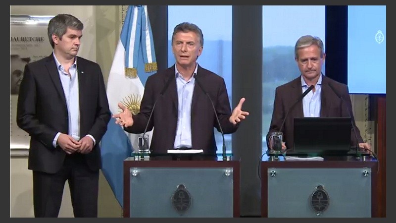 Peña, Macri e Ibarra en el anuncio de este lunes. 