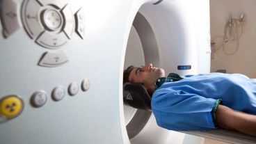 La idea es intentar sacar más información de la tomografía inicial para poder ayudar al médico a tomar decisiones.