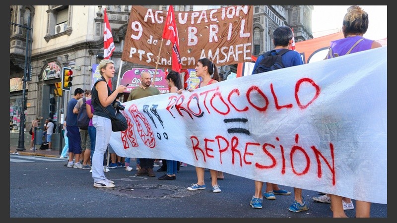 Medida de protesta este miércoles por la mañana en San Luis y Corrientes.