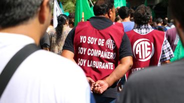 Trabajadores de ATE durante la marcha. (Alan Monzón/Rosario3.com)
