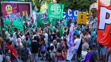 Diferentes gremios se unieron a la protesta. (Alan Monzón/Rosario3.com)