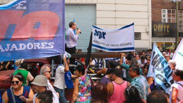 Uno de los actos en las calles rosarinas este miércoles. (Alan Monzón/Rosario3.com)