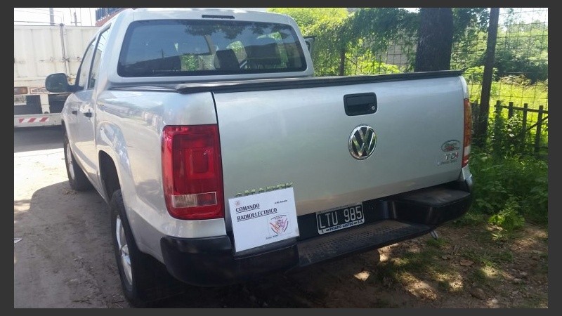 La Amarok abandonada por los delincuentes en fuga en la zona oeste.