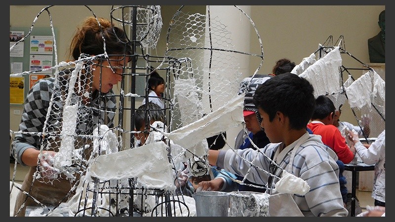 En estos diez años Escuela Móvil ha trabajado en más de 30 espacios rosarinos con miles de niños, jóvenes y adultos.