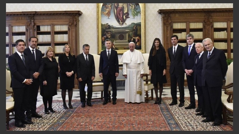 Toda la comitiva argentina junto al Papa.
