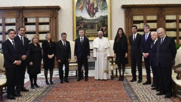 Toda la comitiva argentina junto al Papa.