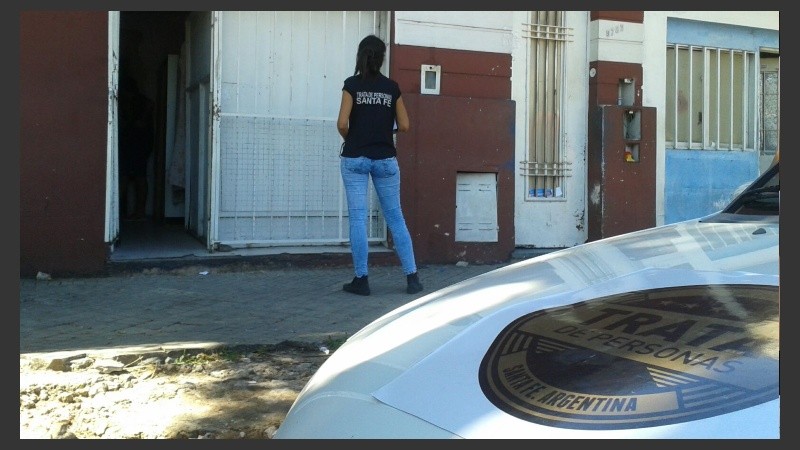 El allanamiento ocurrió tras la detención de su encargada, quien ya tenía una causa judicial. 