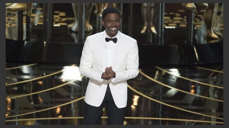 El actor Chris Rock presentó la gala de la 88 edición de los Premios de la Academia de Cine estadounidense en el Dolby Theatre.