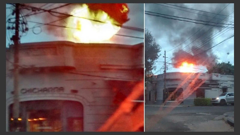 Así se veían las llamas sobre el techo del local.  