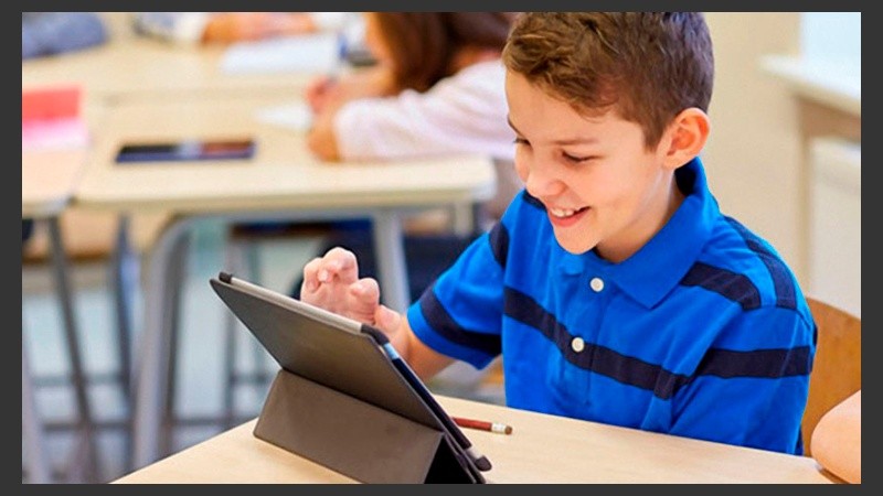 El programa busca promover la inclusión de tecnología satelital en la escuela.