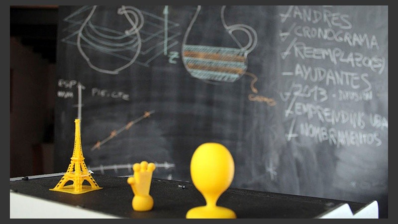 El kit fue desarrollado para que los docentes puedan abordar contenidos curriculares vinculados a matemática y física.
