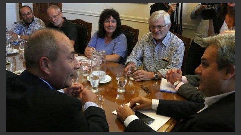 El ministro Farías presentó este jueves la nueva oferta salarial a estatales.