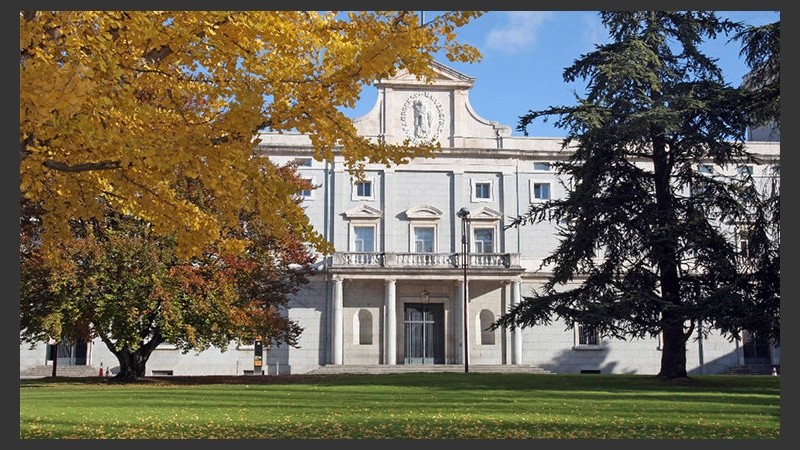 Las becas están destinadas a sufragar el 35% del coste total de la matrícula del máster.